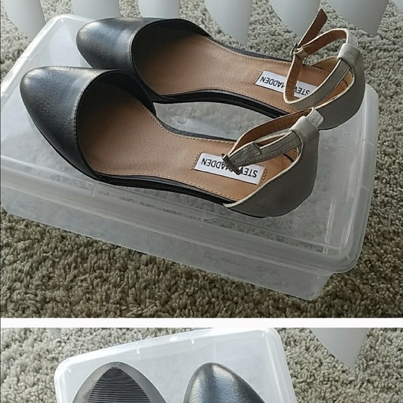 Steve Madden B&W Ankle Strap Flats w/ Wedge - Picture 2 of 3